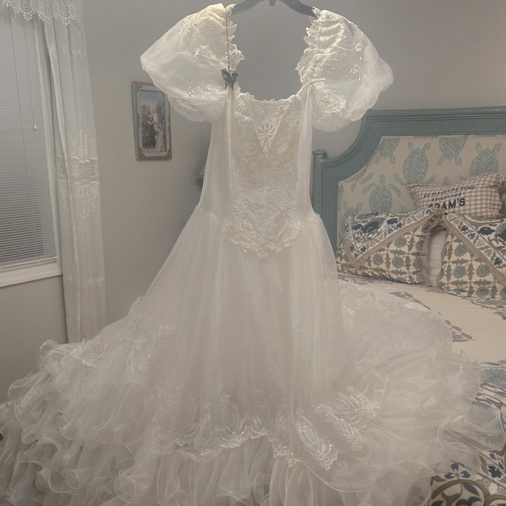 Alfred Angelo Ivory Princess Wedding Gown Diana Puff Sleeve Cathedral Train Sz12